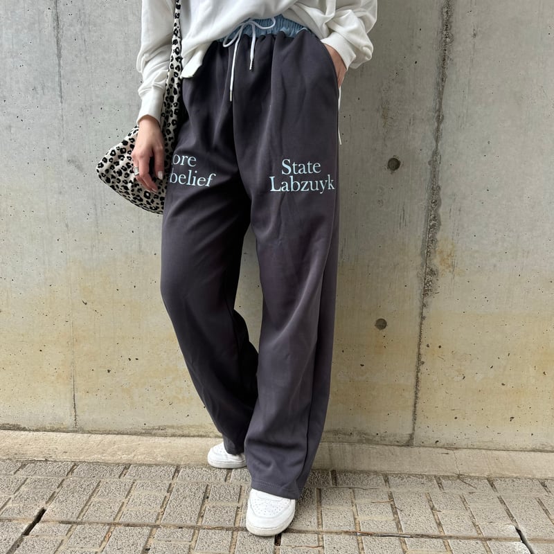 ロゴプリントスウェットパンツ(チャコールグレー) | COPINE