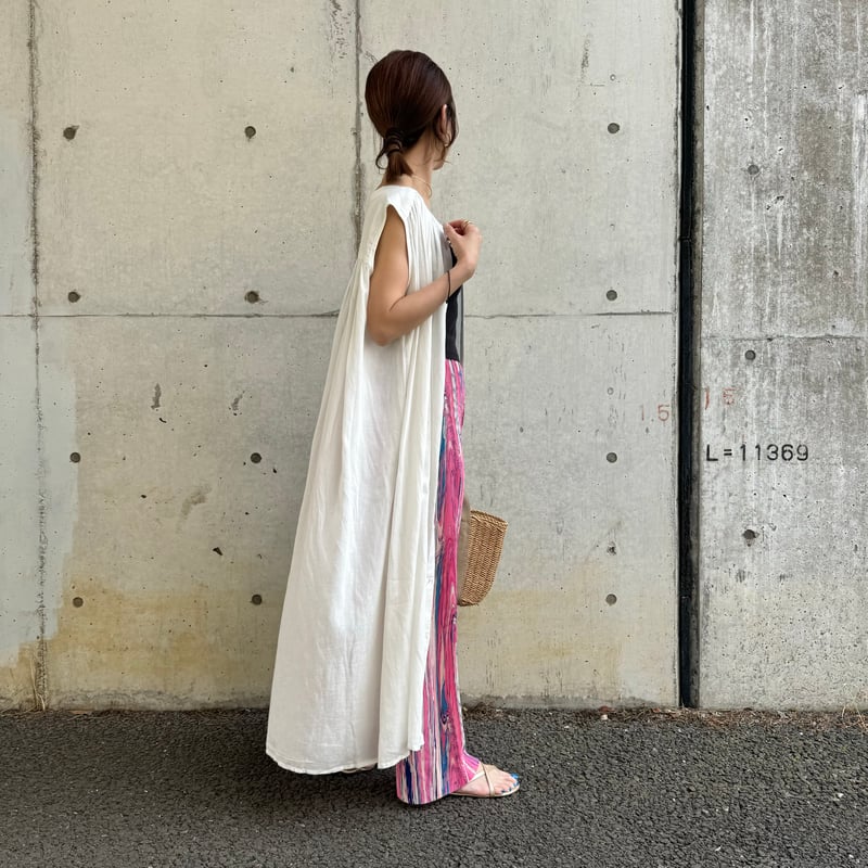 極美品✨PLEATS PLEASE プリーツ　薄ピンク色　七部丈　パンツ 極美品✨PLEATS PLEASE プリーツ 薄ピンク色 七部丈 パンツ 極美