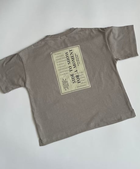 【kids】バックプリントグレージュtシャツ(110〜150)