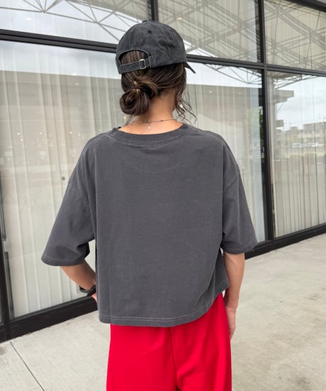 ピグメント加工ロゴプリントtシャツ (チャコールグレー)