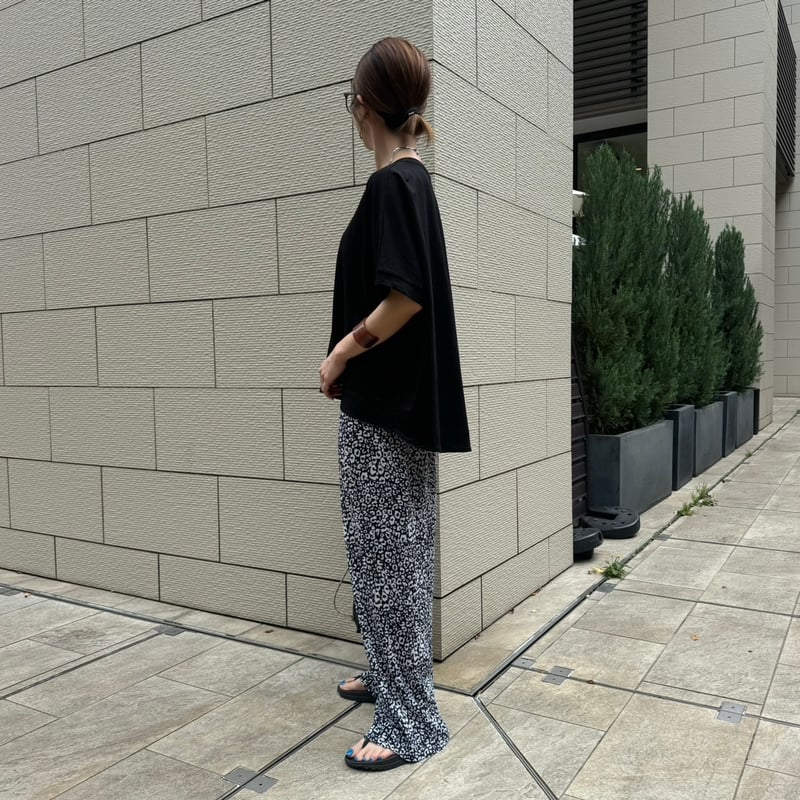 レオパード柄プリーツパンツ(ブラック) | COPINE