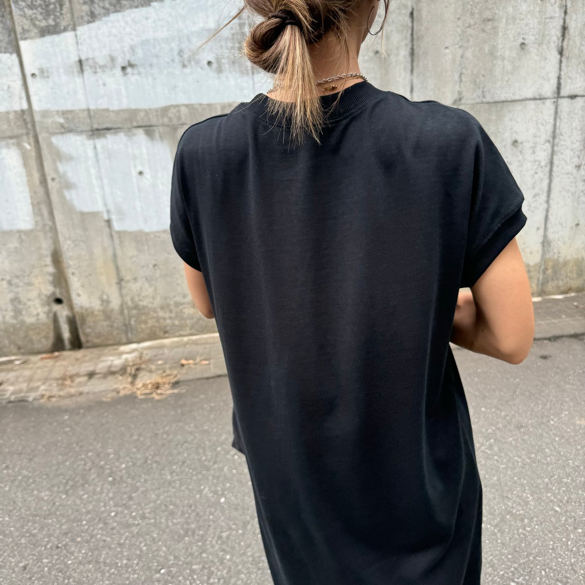 裾サイドスリットTシャツワンピース(ブラック) | COPINE