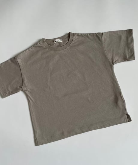【kids】バックプリントグレージュtシャツ(110〜150)
