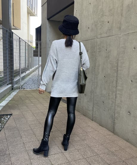 Vネックニット（2color）