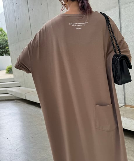 胸ポケットロゴ&バックロゴゆったりTシャツワンピース（モカベージュ）