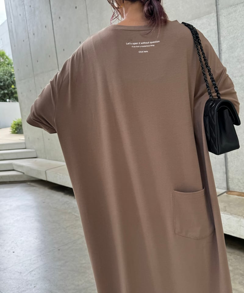 胸ポケットロゴ&バックロゴゆったりTシャツワンピース（モカベージュ