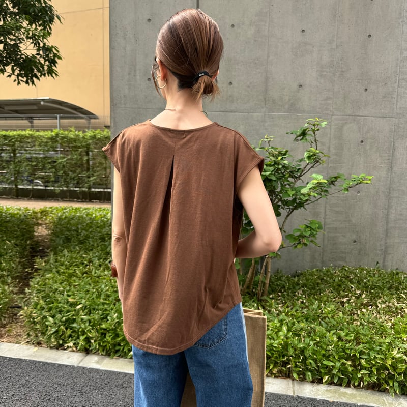 タック入りフレンチスリーブトップス(ブラウン) | COPINE