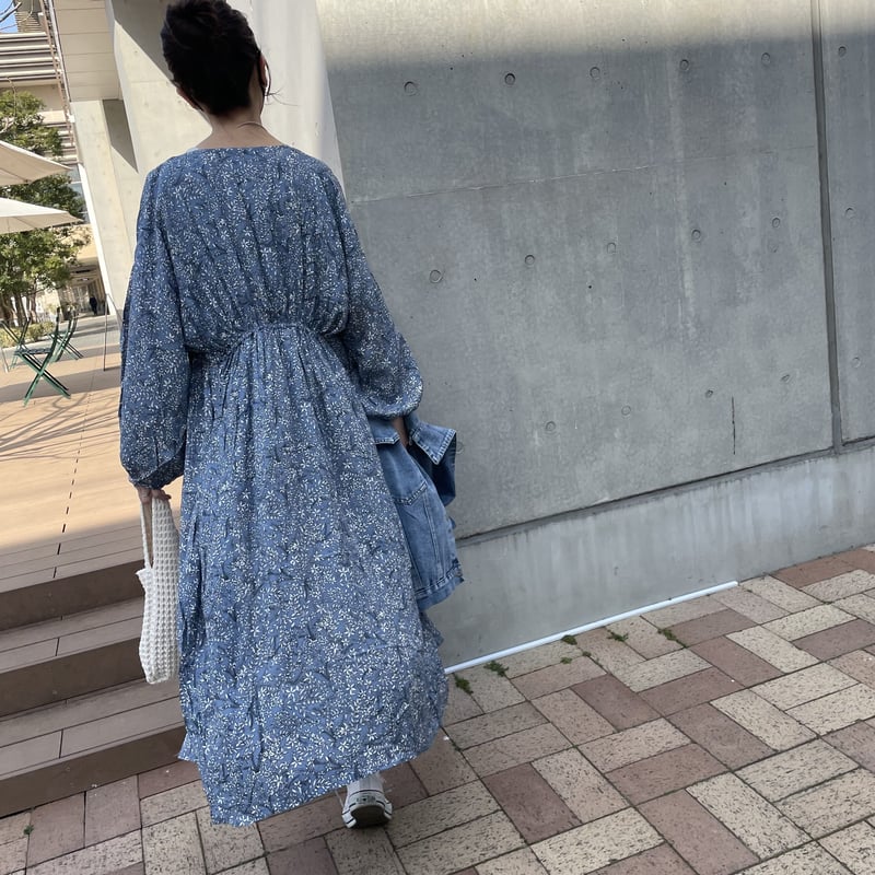 ウエストギャザー小花柄ガウンワンピース（ブルー） | COPINE