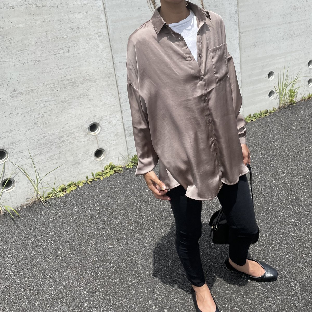 サテンBIGシャツ　モカ バックギャザーデザインサテンビッグシャツ(モカブラウン) | COPINE