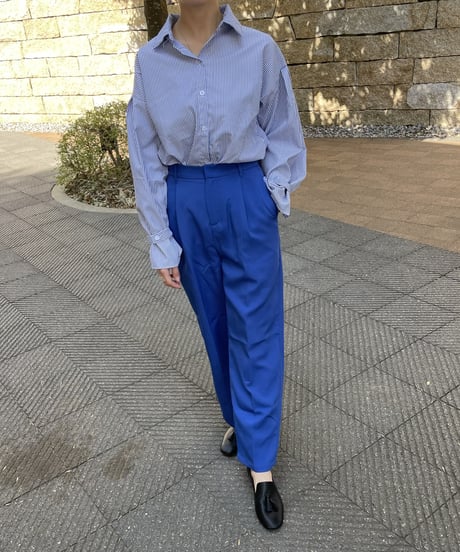 【OUTLET】ボリューム袖バックタック入りストライプシャツ(Mサイズ)