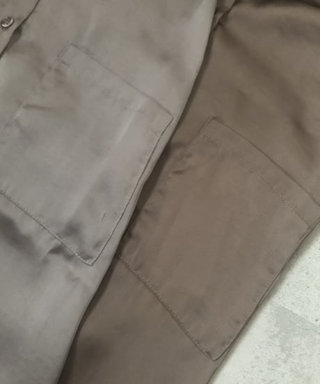 バックギャザーデザインサテンビッグシャツ(モカブラウン)