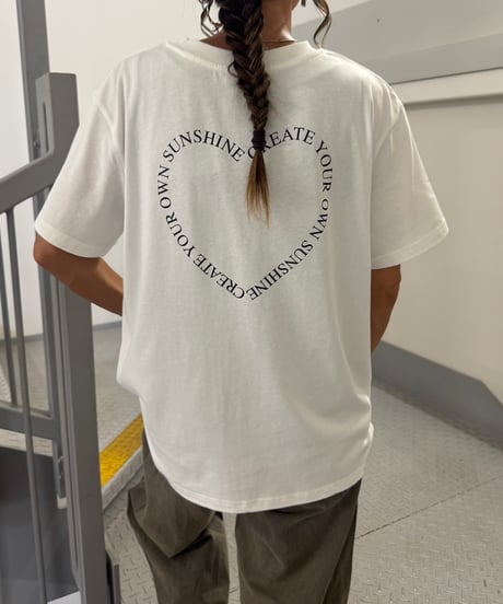 ロゴハートバックプリントTシャツ(ブラック)
