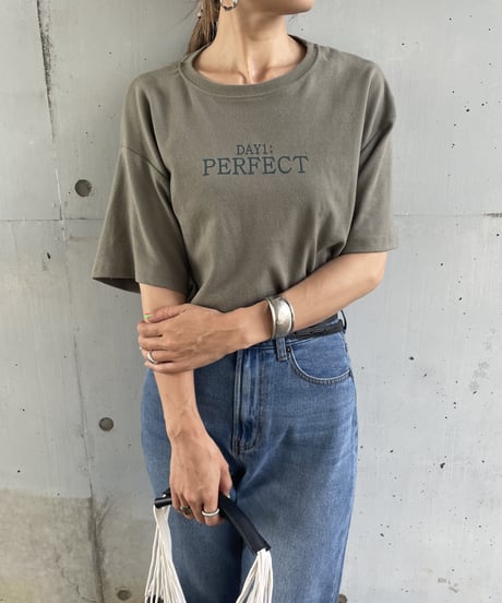 シンプルロゴtシャツ(カーキ)