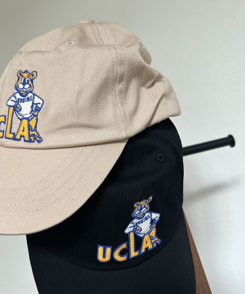 UCLAロゴ刺繍キャップ（ベージュ） | COPINE