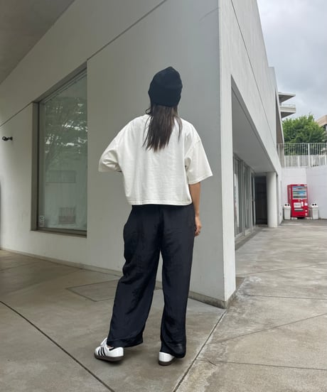 ピグメント加工ロゴプリントtシャツ (オフホワイト)