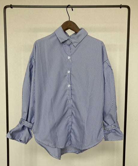 【OUTLET】ボリューム袖バックタック入りストライプシャツ(Mサイズ)