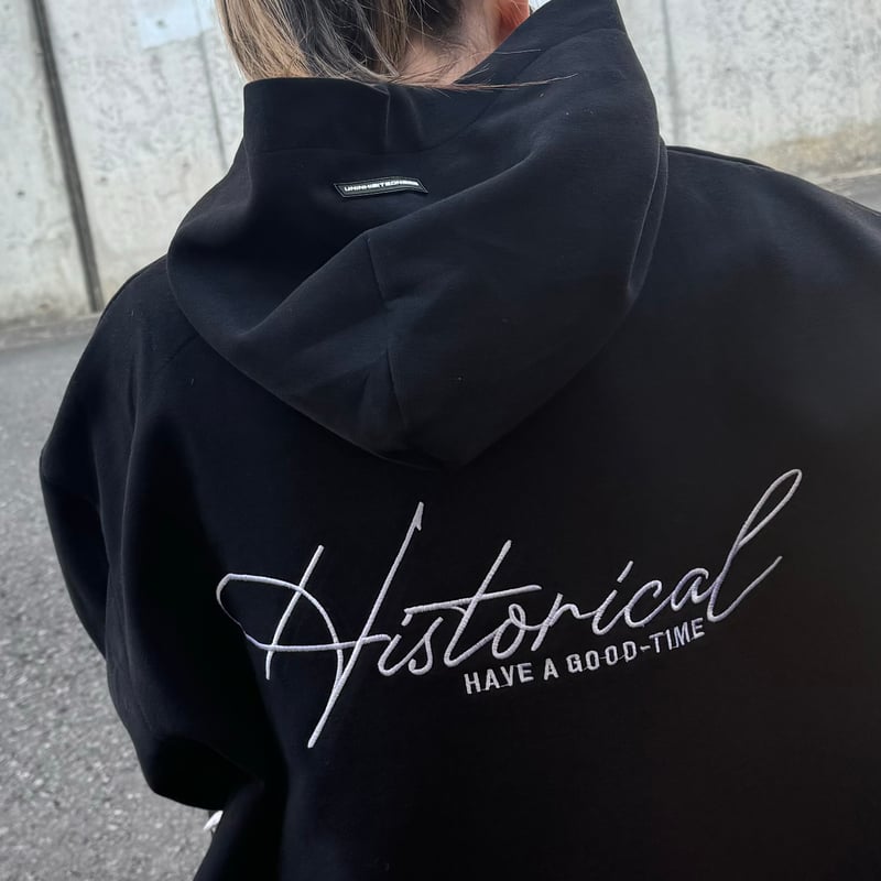 フードラベル付き刺繍ロゴパーカー(ブラック) | COPINE