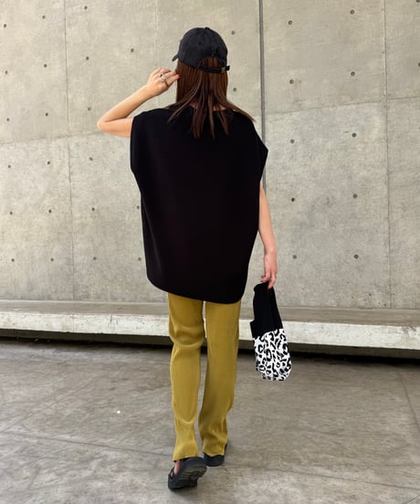 フロッキープリントフレンチスリーブTシャツ(ブラック)