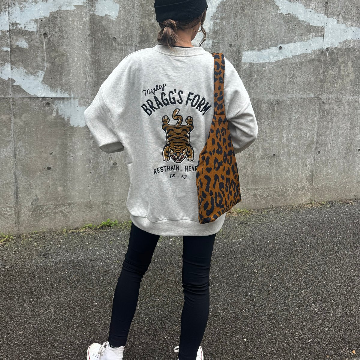 フロントバックTIGER刺繍スウェット(キナリ) | COPINE フロントバックTIGER刺繍スウェット(キナリ) | COPINE
