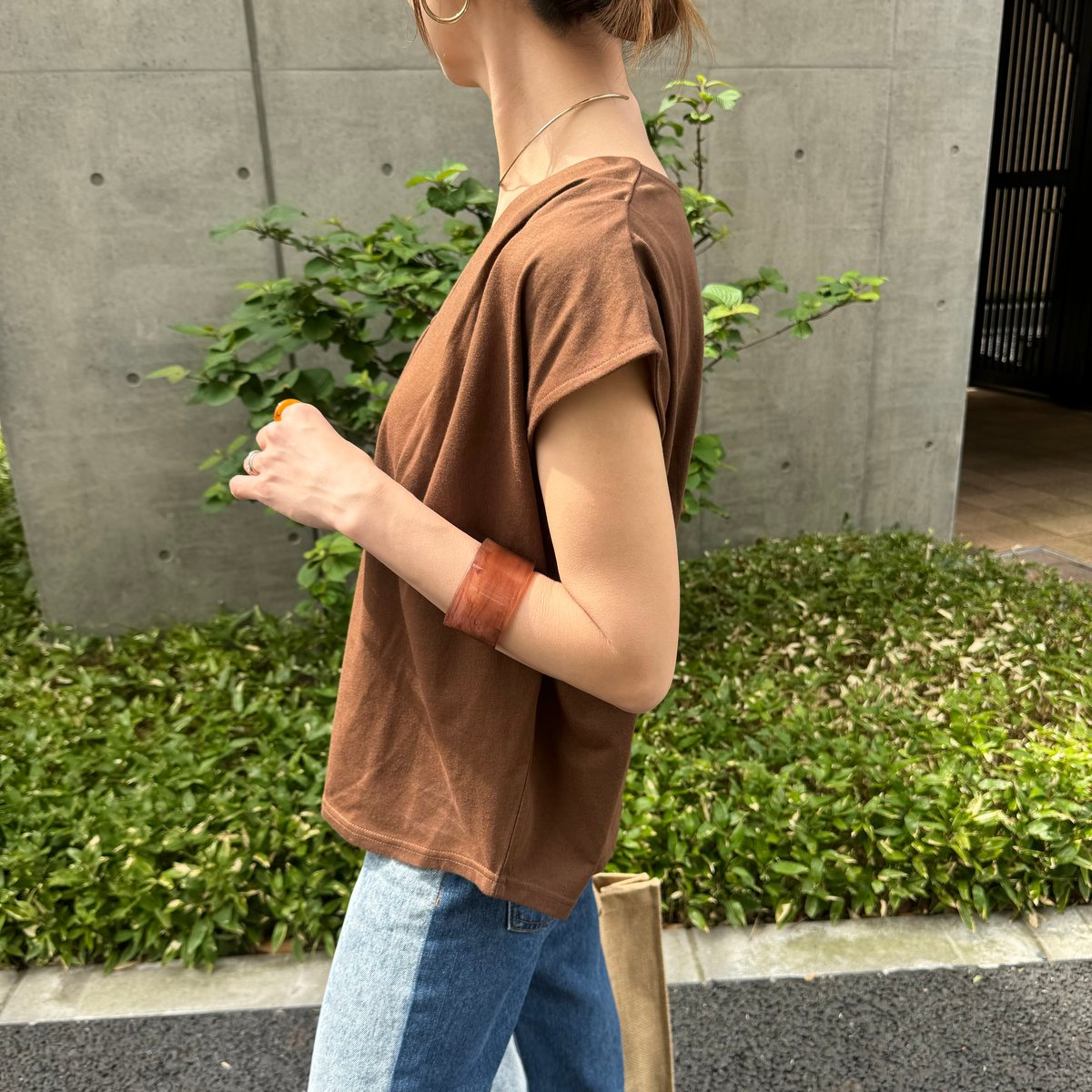 タック入りフレンチスリーブトップス(ブラウン) | COPINE
