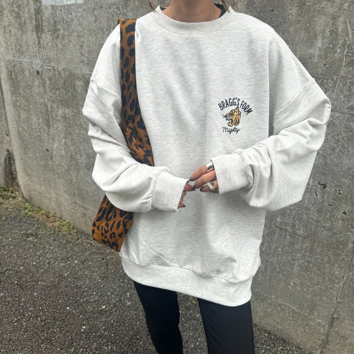 フロントバックTIGER刺繍スウェット(キナリ) | COPINE フロントバックTIGER刺繍スウェット(キナリ) | COPINE