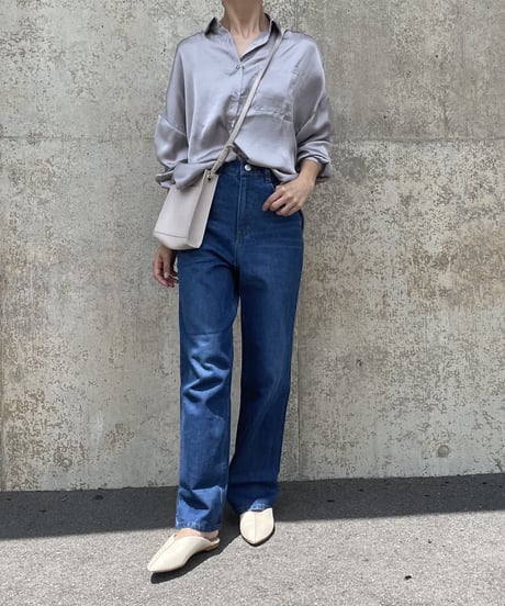 バックギャザーデザインサテンビッグシャツ(グレージュ）