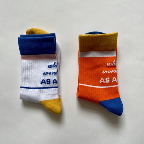 「What a wonderful AS A TOY」socks(2color)