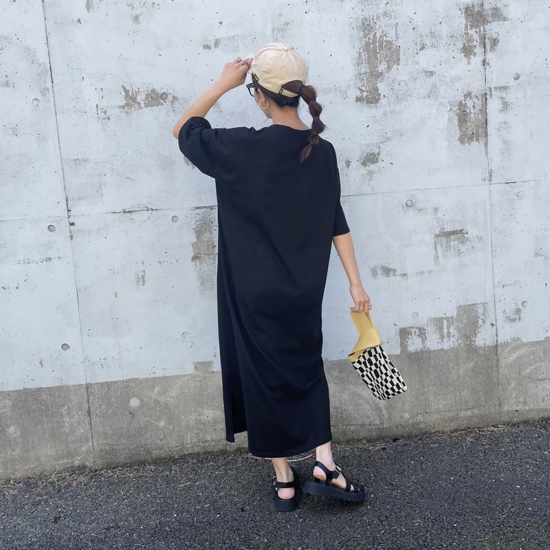 PARISサイドスリットTシャツワンピース(ブラック) | COPINE