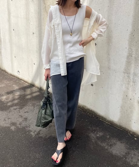 カットオフブラックストレートデニムパンツ