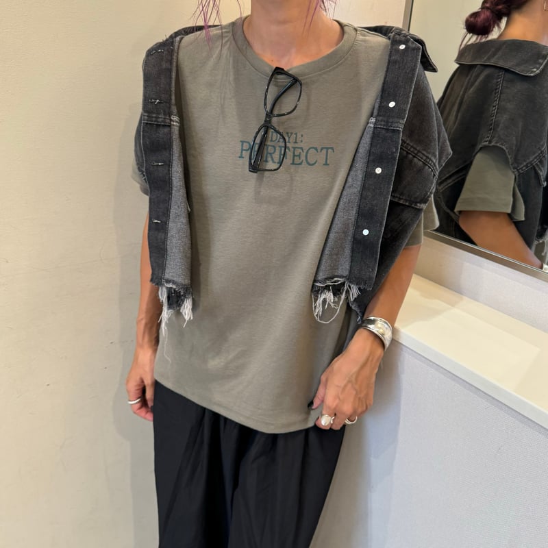 【VETEMENTS】カーキ オーバルロゴ クロップド ボクシー Tシャツ シンプルロゴtシャツ(カーキ) | COPINE