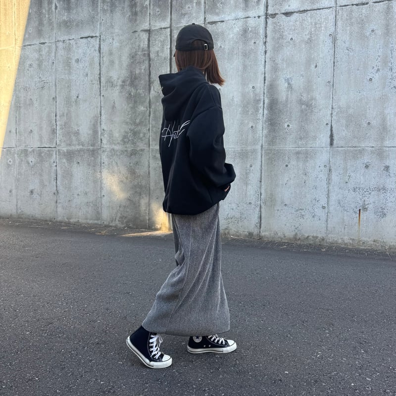 黒 フード付きトレーナー刺繍ロゴ付き 刺繍ロゴ フーディー（ブラック） | SHE'S ONLINE SHOP