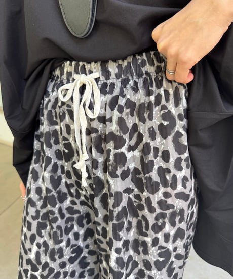 レオパード柄ワイドパンツ