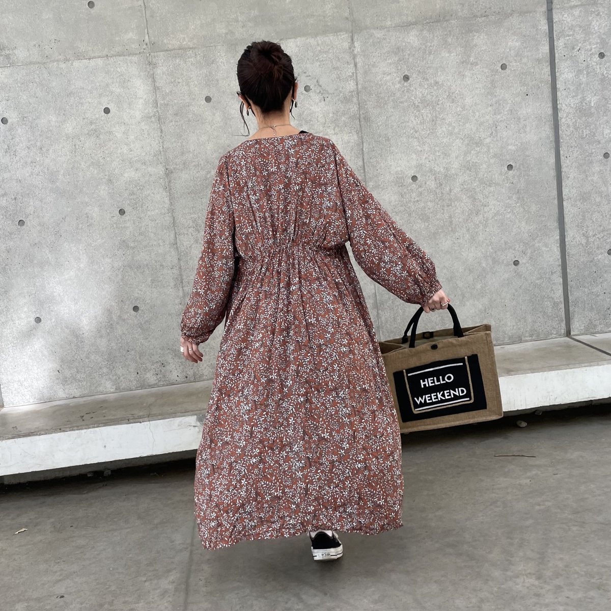 ウエストギャザー小花柄ガウンワンピース(オレンジブラウン ウエストギャザー小花柄ガウンワンピース(オレンジブラウン