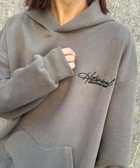 フードラベル付き刺繍ロゴパーカー(カーキ)