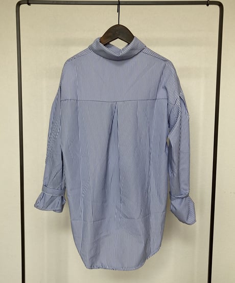 【OUTLET】ボリューム袖バックタック入りストライプシャツ(Mサイズ)