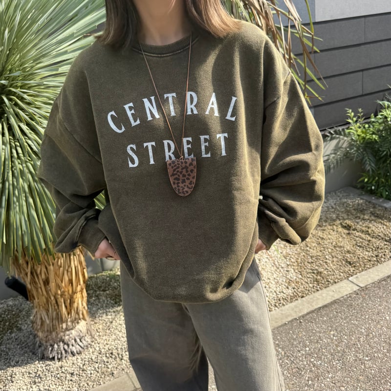 スノーウォッシュ加工ロゴプリントスウェット(チャコール) | COPINE