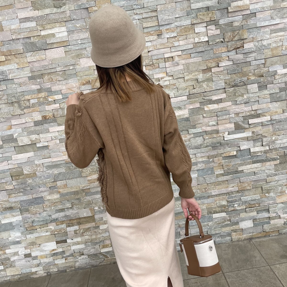 Vネックフリンジニットトップス（ブラウン） | COPINE