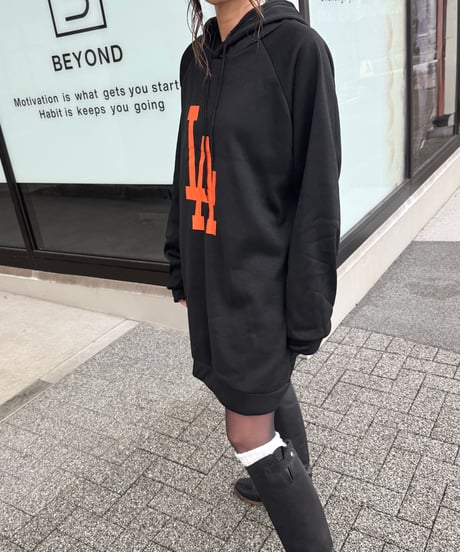 裏起毛ロゴプリントパーカーワンピース