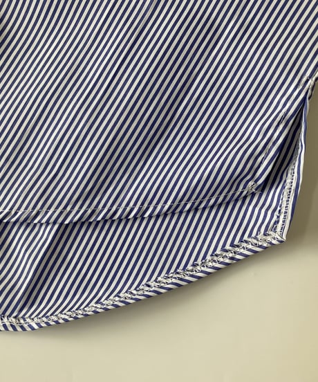 【OUTLET】ボリューム袖バックタック入りストライプシャツ(Mサイズ)