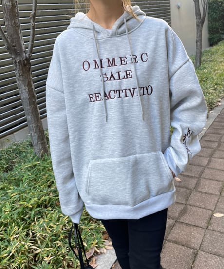 裏起毛刺繍ロゴパーカー(グレー)