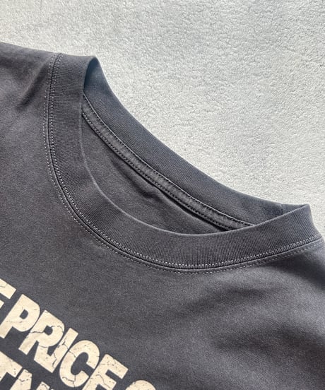 ピグメント加工ロゴプリントtシャツ (チャコールグレー)