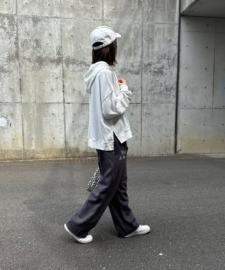 ロゴプリントスウェットパンツ(チャコールグレー)