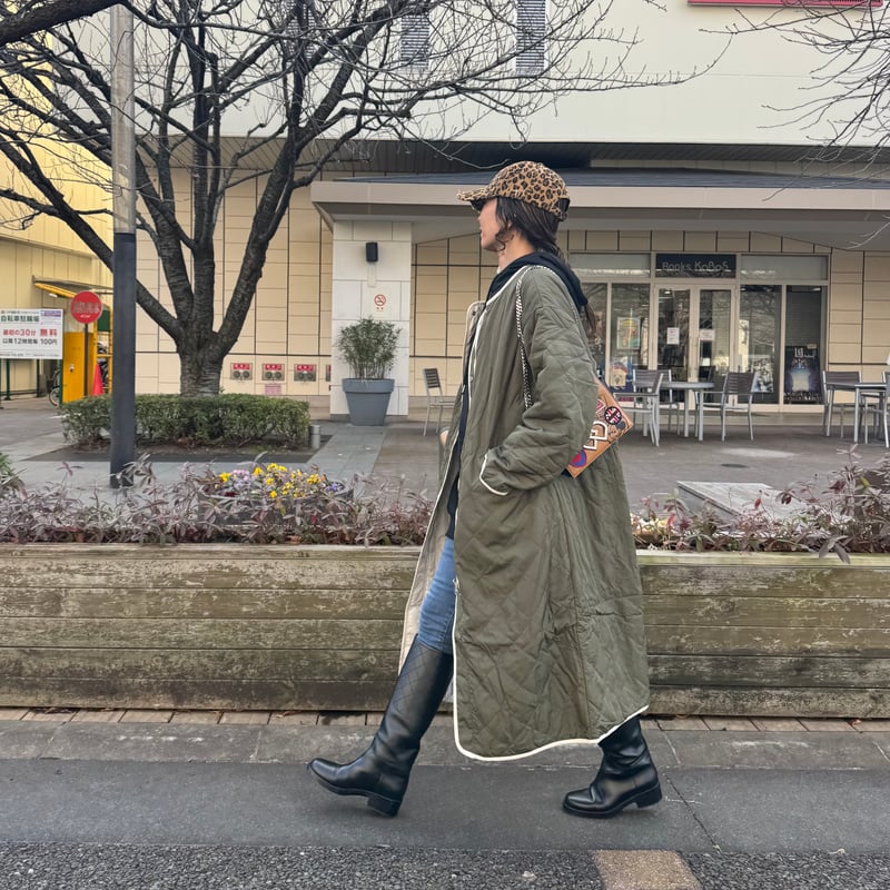 キルティングリバーシブルロングコート(カーキ×アイボリー) | COPINE