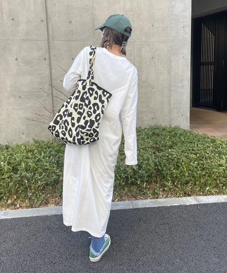 スリットデザインワンピース(オフ)