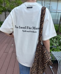ネックタグ付きロゴプリントTシャツ