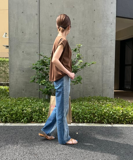 タック入りフレンチスリーブトップス(ブラウン)