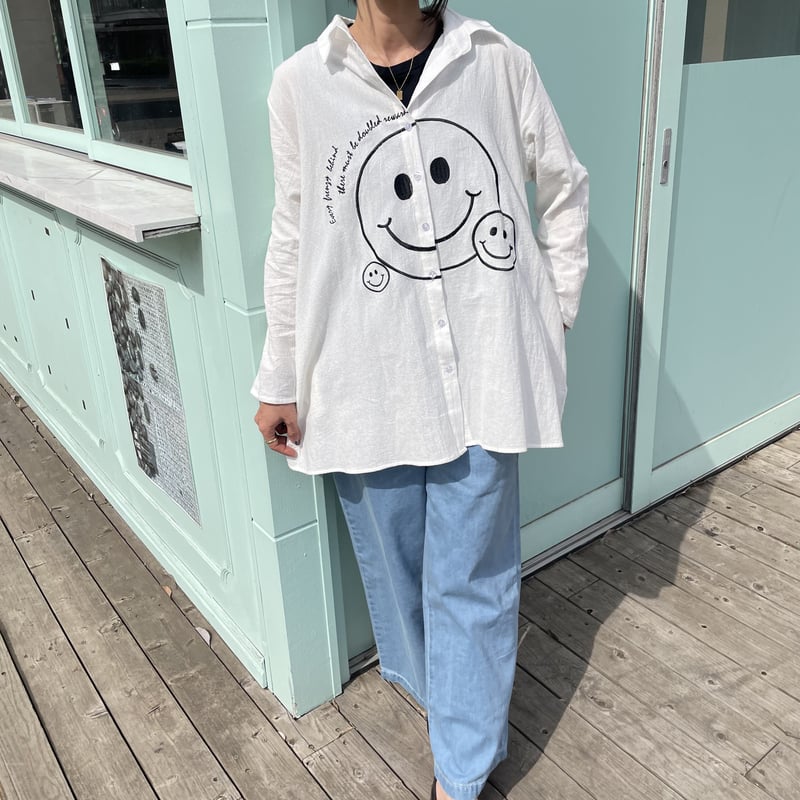 刺繍ニコちゃんオーバーサイズシャツ(ホワイト) | COPINE 刺繍ニコちゃんオーバーサイズシャツ(ホワイト) | COPINE