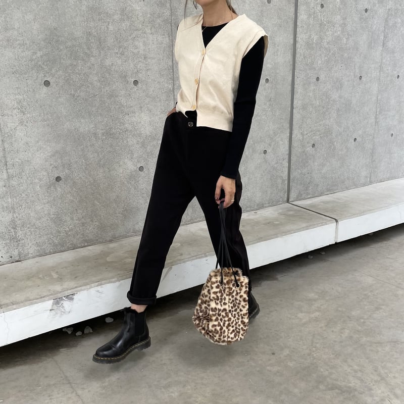 Vネック フレンチ風 ニットドレス レトロ 上品 フロントボタン フロントボタンVネックニットベスト(アイボリー) | COPINE