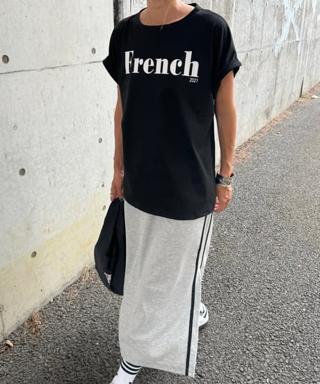 ロールアップフレンチスリーブロゴTシャツ(ブラック)