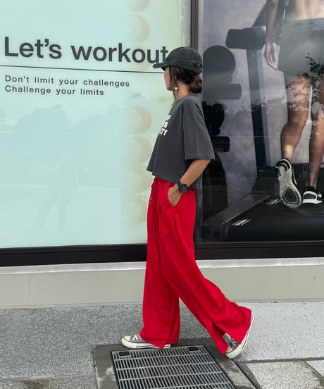 ピグメント加工ロゴプリントtシャツ (チャコールグレー)